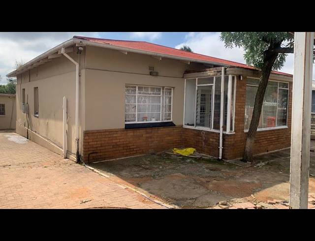 5 BEDROOM HOUSE FOR SALE IN REGENTS PARK